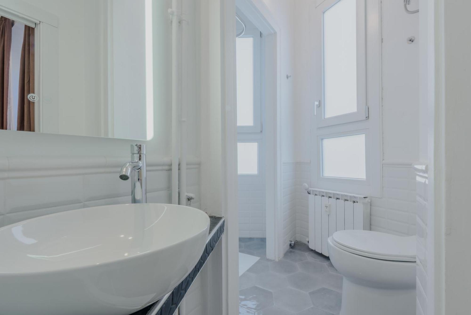 New And Functional Apartments Near The Metro Milano Ngoại thất bức ảnh